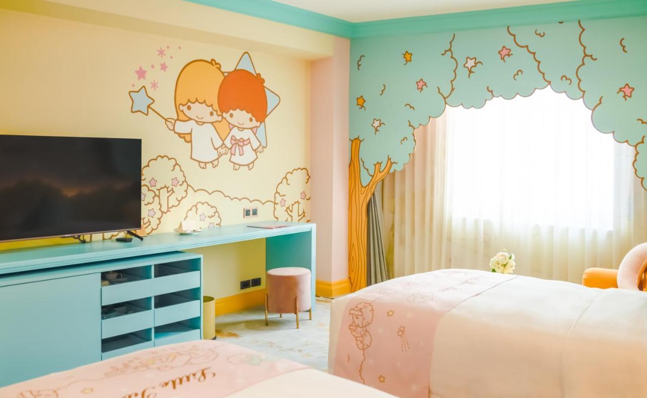 Grand Hi Lai Hotel Kaohsiung Buitenkant foto Little Twin Stars themed room at the Mira Hotel in Hong Kong